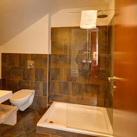 Fogadó Gaestehaus Leimer Braeu